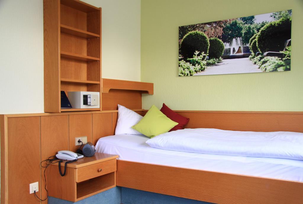 Hotel Garni Vier Jahreszeiten Bad Füssing Екстериор снимка
